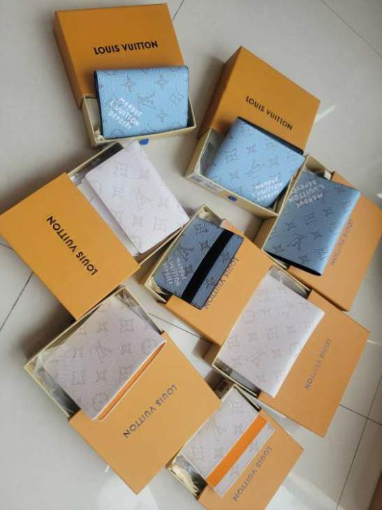 Picture of Louis Vuitton Wallets _SKUfw200540750fw